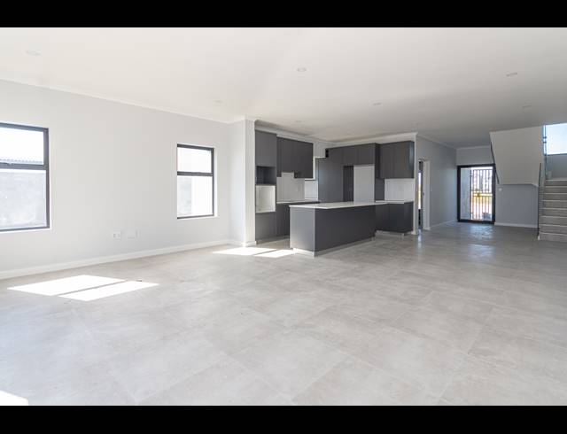 4 BEDROOM FREEHOLD FOR SALE IN PARKLANDS NORTH